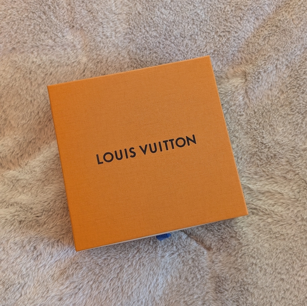 Box LV